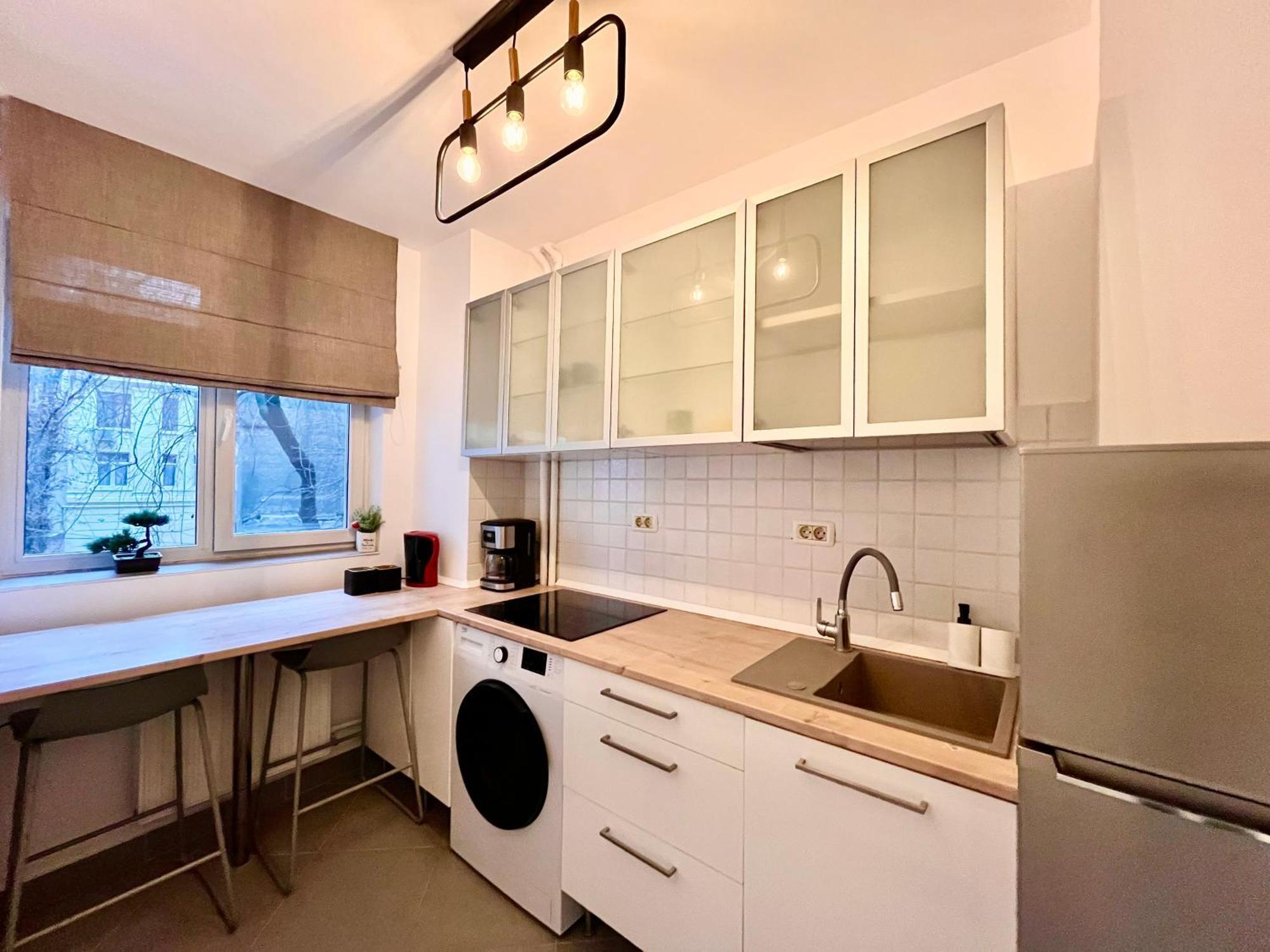 Cozy Apartment With Balcony Bukarest Exterior foto